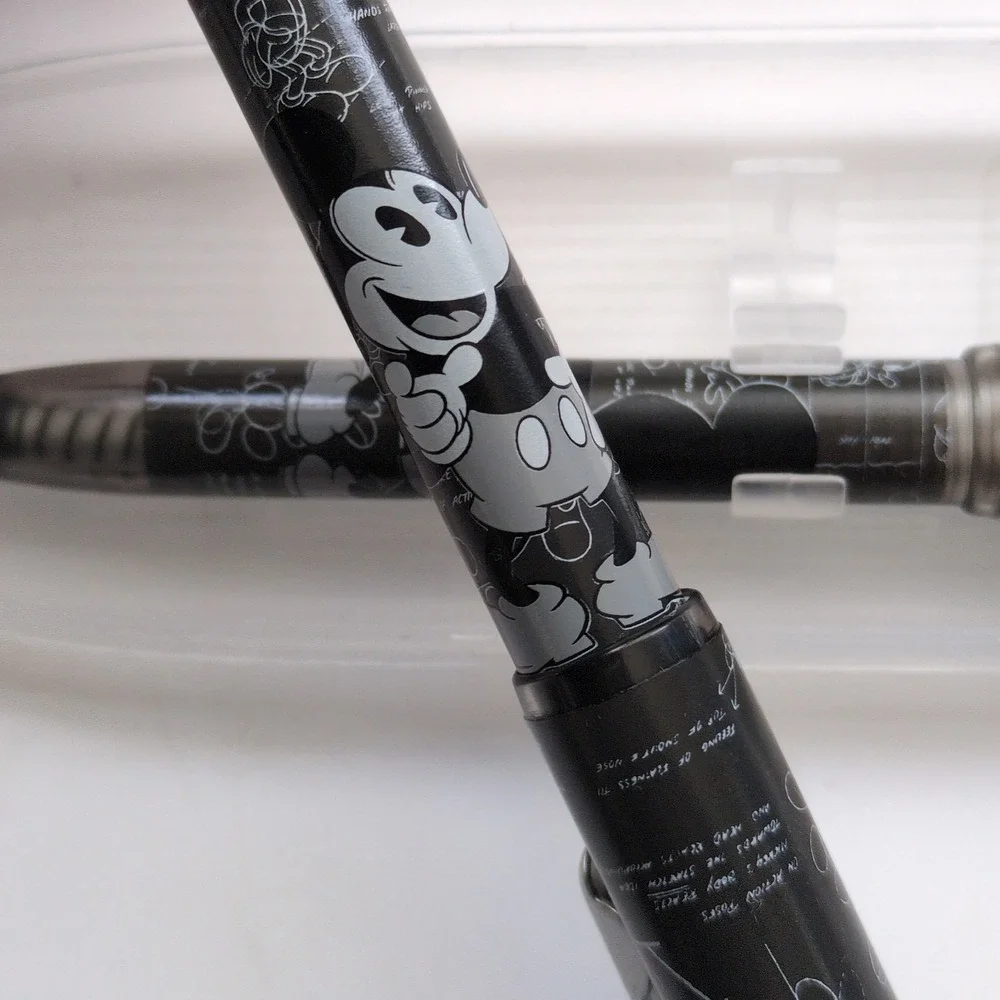 NIB Disneyland Resort Paris Twist & Foutain Pen Set Black Mickey Mouse Sketch